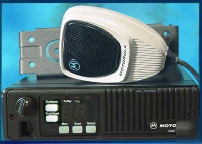 Motorola maxtrac 800 mobile radio, great for ham, atcs