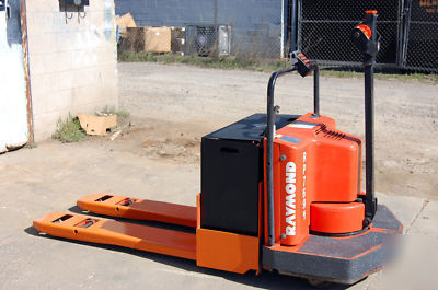 Raymond end rider pallet jack 6000LBS w charger 746 hrs