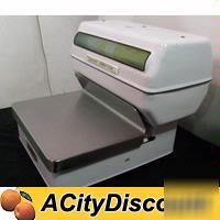 Used globe butcher baker grocer analog scale