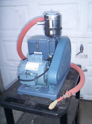 Welch 1405 duoseal belt-driven vacuum pump lab
