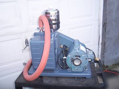 Welch 1405 duoseal belt-driven vacuum pump lab