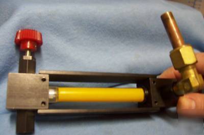 Matheson 0-50 flowmeter model: 220E metering valve used
