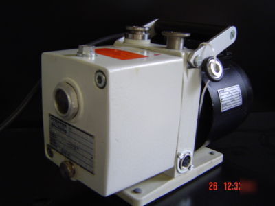 Pfeiffer balzers duo 1.5 a vacuum pump 