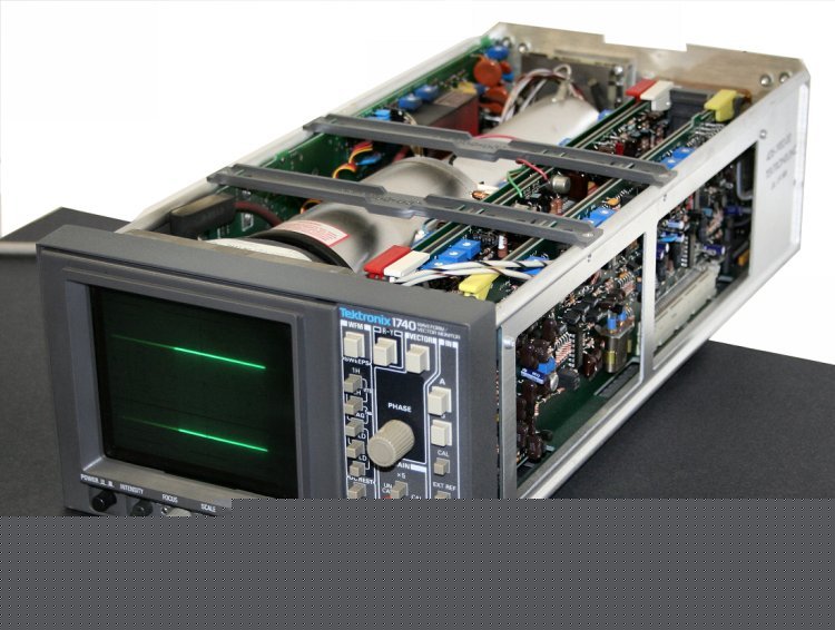 Tektronix 1740 waveform monitor / vectroscope