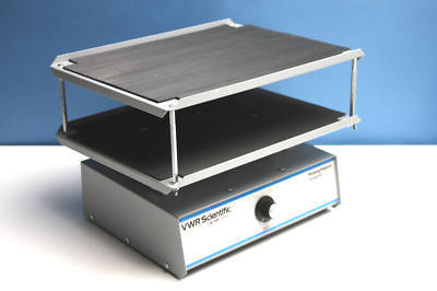 Vwr two-tiered rocking platform shaker