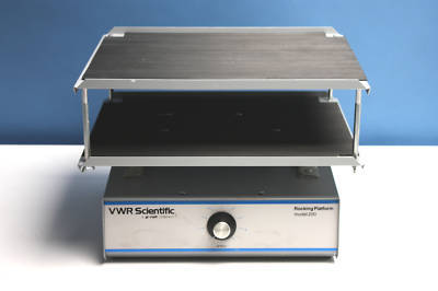 Vwr two-tiered rocking platform shaker