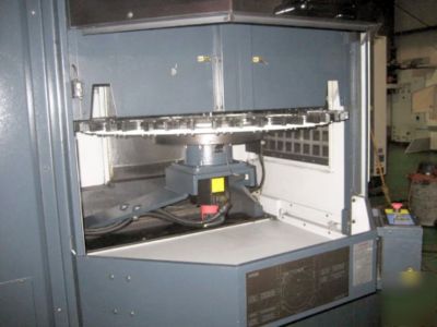 Makino v-55 cnc vertical machining center