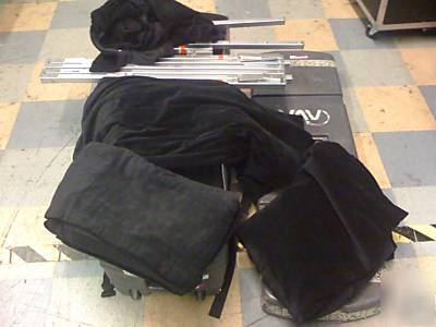 Dalite 9X12 fast fold projection screen + dress kit