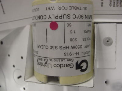 Gardco genlyte thomas 250HPS 208V parking lot light 19