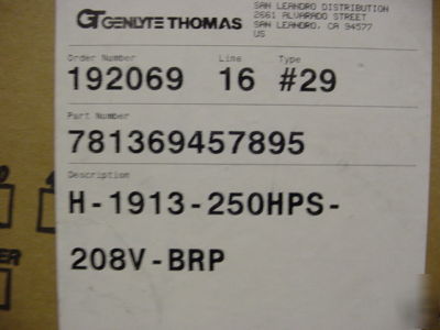 Gardco genlyte thomas 250HPS 208V parking lot light 19