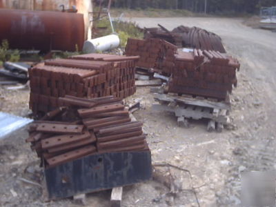 Steel support arch assembly for storage/repair building