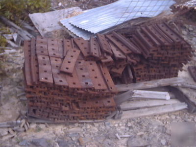 Steel support arch assembly for storage/repair building