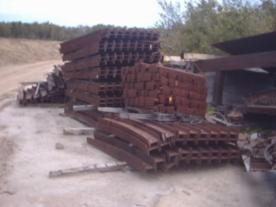 Steel support arch assembly for storage/repair building