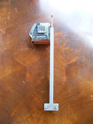 Commercial retail shelf shelving bracket for slotted B6