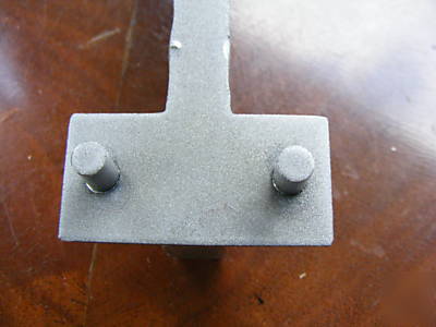 Commercial retail shelf shelving bracket for slotted B6