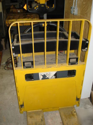 Yale electric lift truck walk behind walkie w/charger 