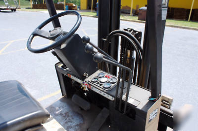 Yale fork truck / forklift - lp gas 4,000 pound lift