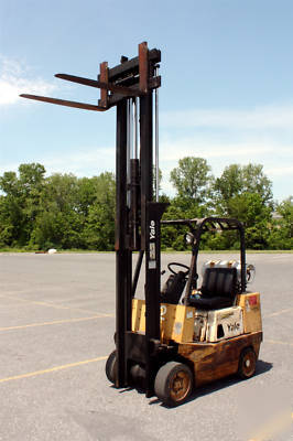 Yale fork truck / forklift - lp gas 4,000 pound lift