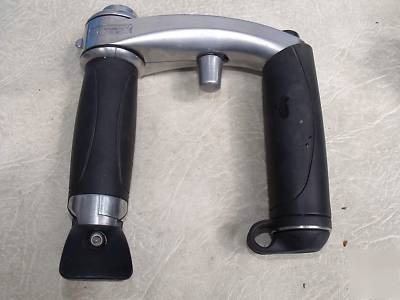 A good set of glazing equipment ,suckers & removal tool