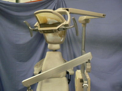Adec 1005 priority dental chair w/ excl unit p&c light 