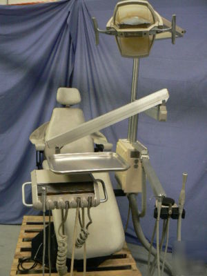 Adec 1005 priority dental chair w/ excl unit p&c light 