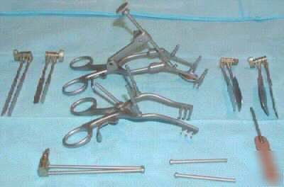 Ophthalmology surgical retractors with orbitals storz