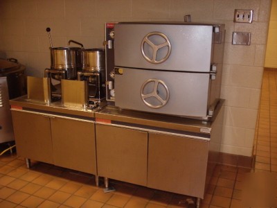 Market forge a-1 cooker with 2 groen tilt steam kettles