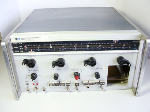 Hp agilent 8690A sweep oscillator mainframe works nice