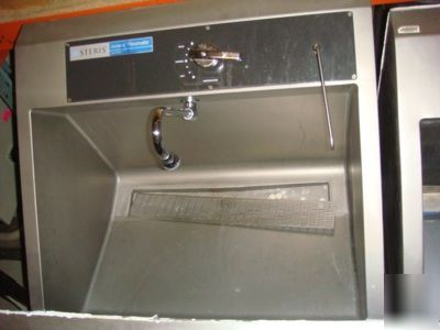 Amsco steris flexmatic scrub sink