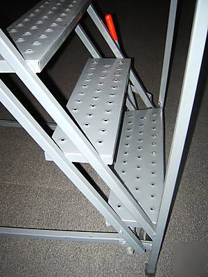 Industrial rolling ladder 14 step mint condition w/lock