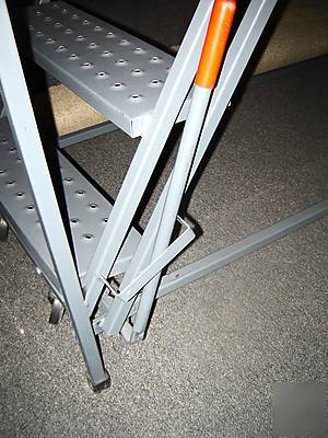 Industrial rolling ladder 14 step mint condition w/lock