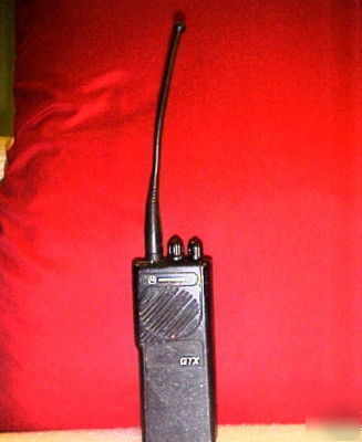 Motorola gtx uhf 800 mhz radio talkie privacy plus