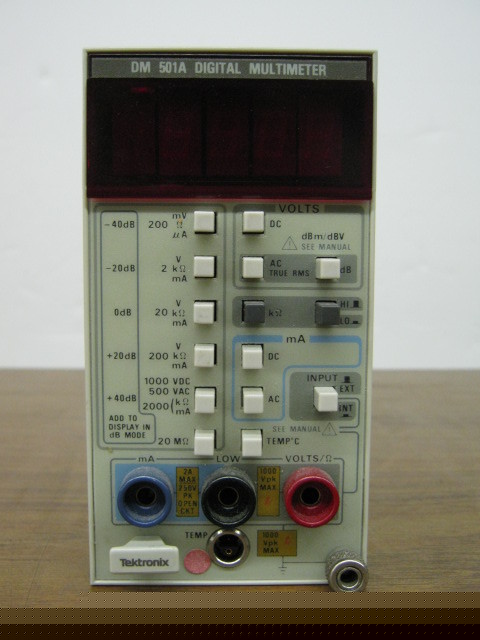 Tektronix tek DM501A/02 digital voltmeter