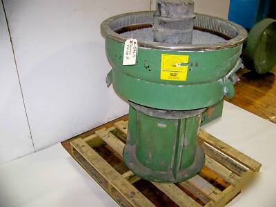 Sweco model FM3H-a vibratory finishing mill