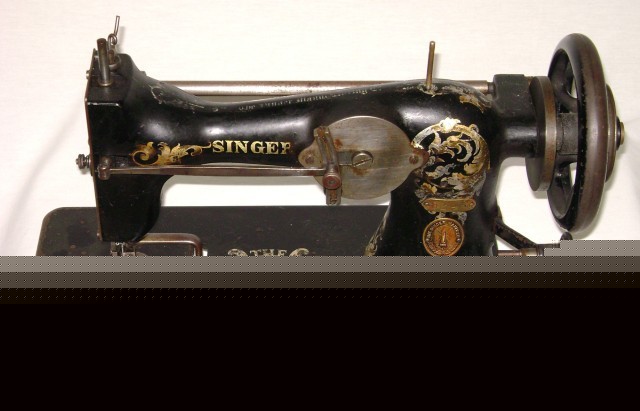 Old heavy duty singer sewing machine 32-45...industrial
