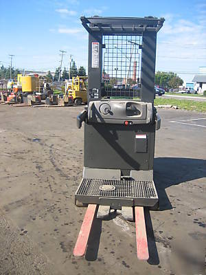 2001 raymond forklift order picker 3M# 17' very clean 