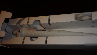 Eppendorf pipettor adjustable series 2000 pipet tip 