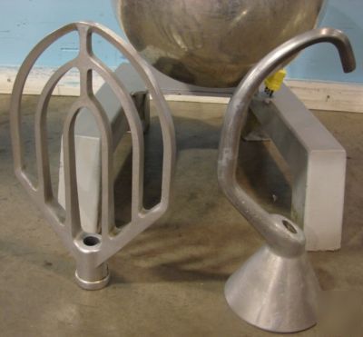 Hobart D300 30 quart mixer with attachments