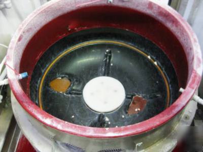 Rotofinish cenerifugal up-flow spin finisher
