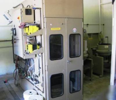 Rotofinish cenerifugal up-flow spin finisher