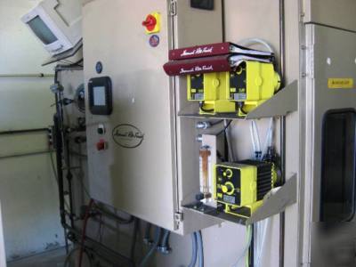 Rotofinish cenerifugal up-flow spin finisher