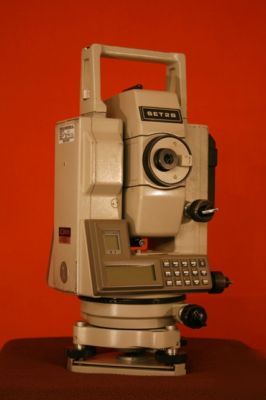 Sokkia SET2B total station theodolite survey instrument