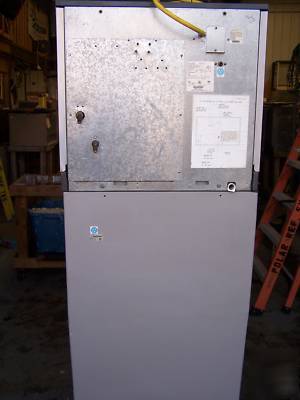 Nice used scotsman CME506 ice machine w/500LB. bin