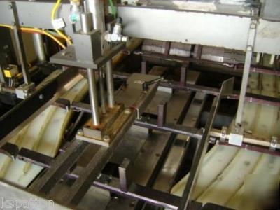 Thiele wrap around continuous motion case packer