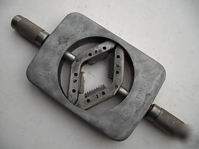 Universal outside tread chaser 