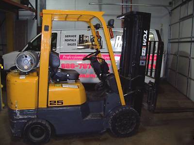 Forklift tcm 5000LB lpg triple cushion sideshift