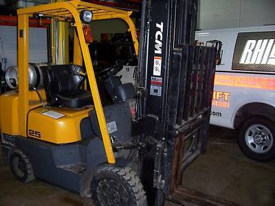 Forklift tcm 5000LB lpg triple cushion sideshift