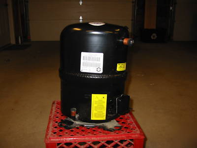 Bristol twin double cylinder refrigerant compressor