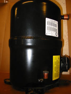 Bristol twin double cylinder refrigerant compressor