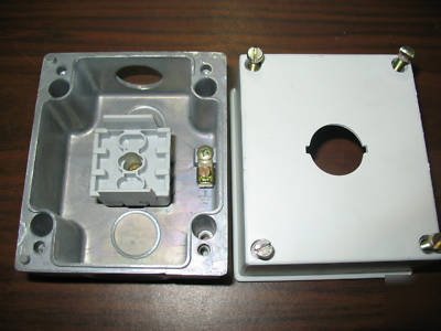 Allen bradley 800E-1M push button enclosure for 22.5MM